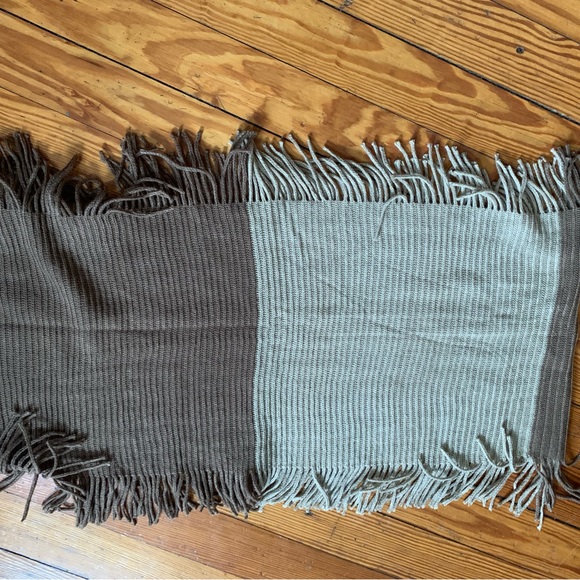 Elegant Brown and Tan Infinity Knit Scarf🧣with Fringe - Picture 5 of 6